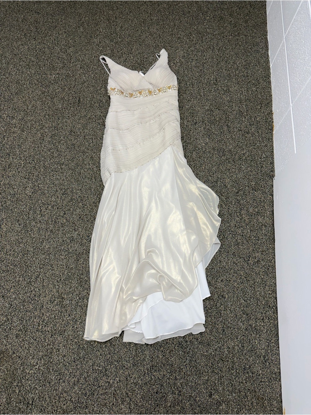 Atelier Alyce Ivory Embellished V-Neck Evening Dress women’s size 10 polyester